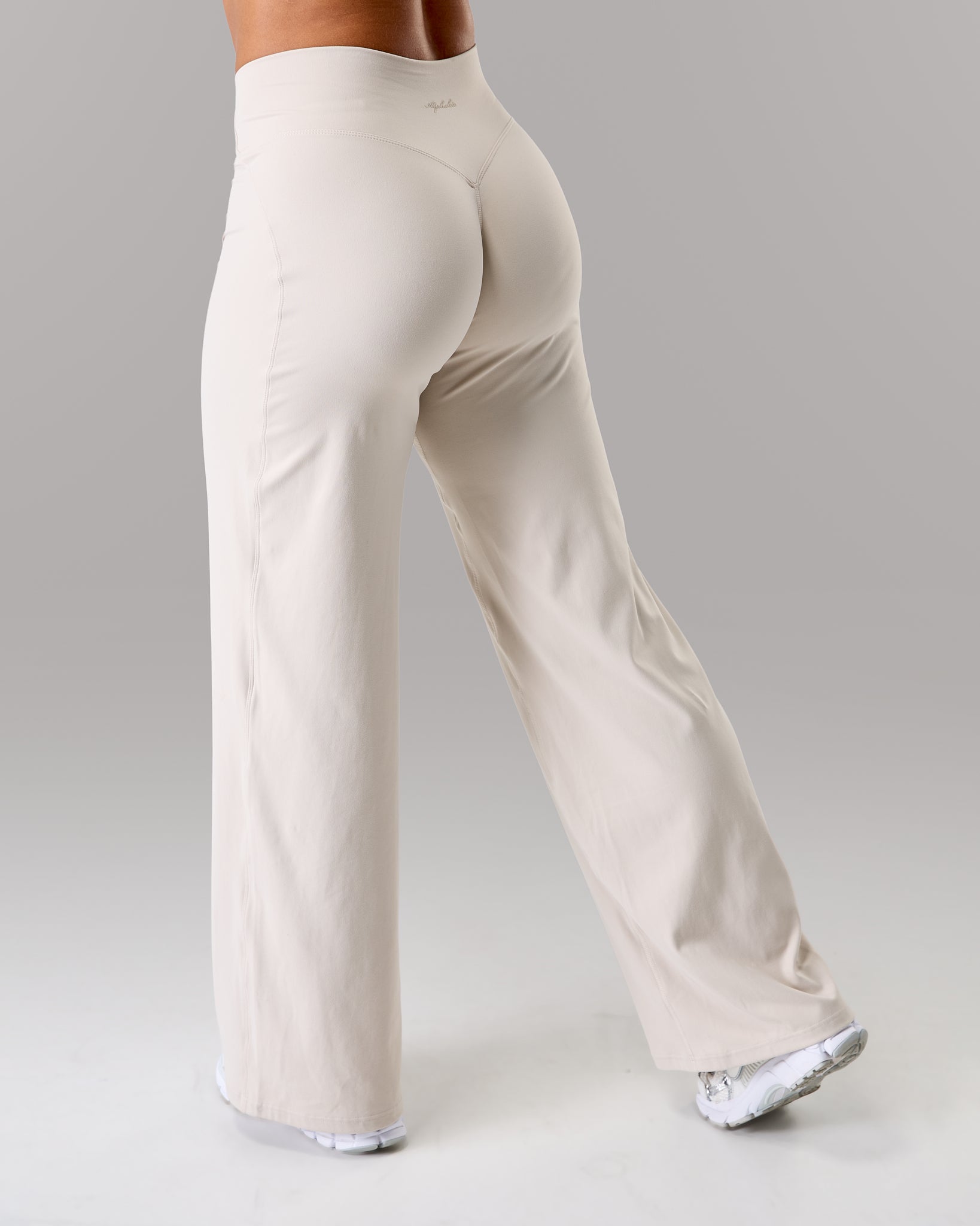 Aura Wide Leg Pant Regular - Wheat – Alphalete Athletics