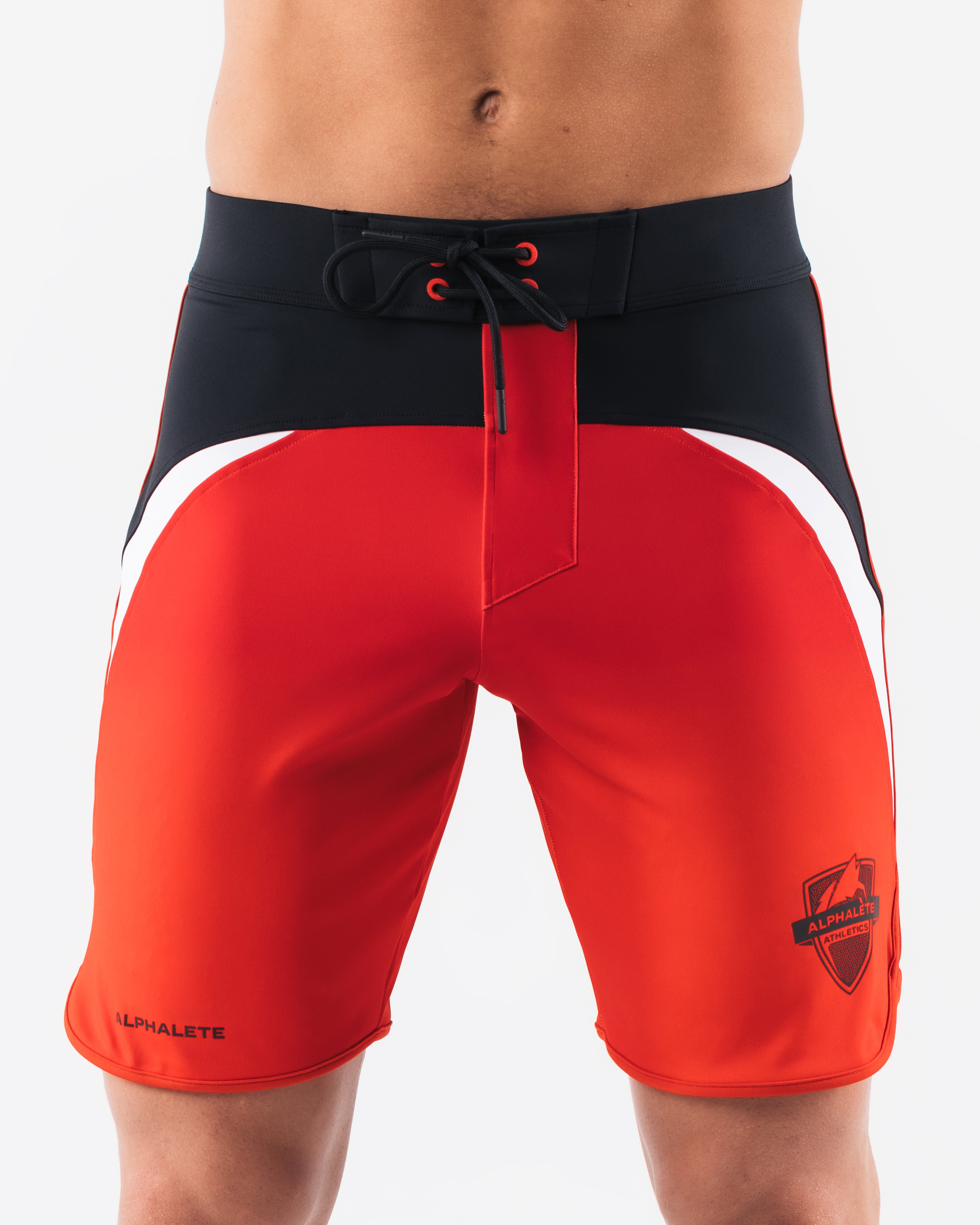 ALPHA LITE ATHLETICS フィジークショートパンツ 赤黒 Crescent Boardshort - Crimson Rose – Alphalete Athletics