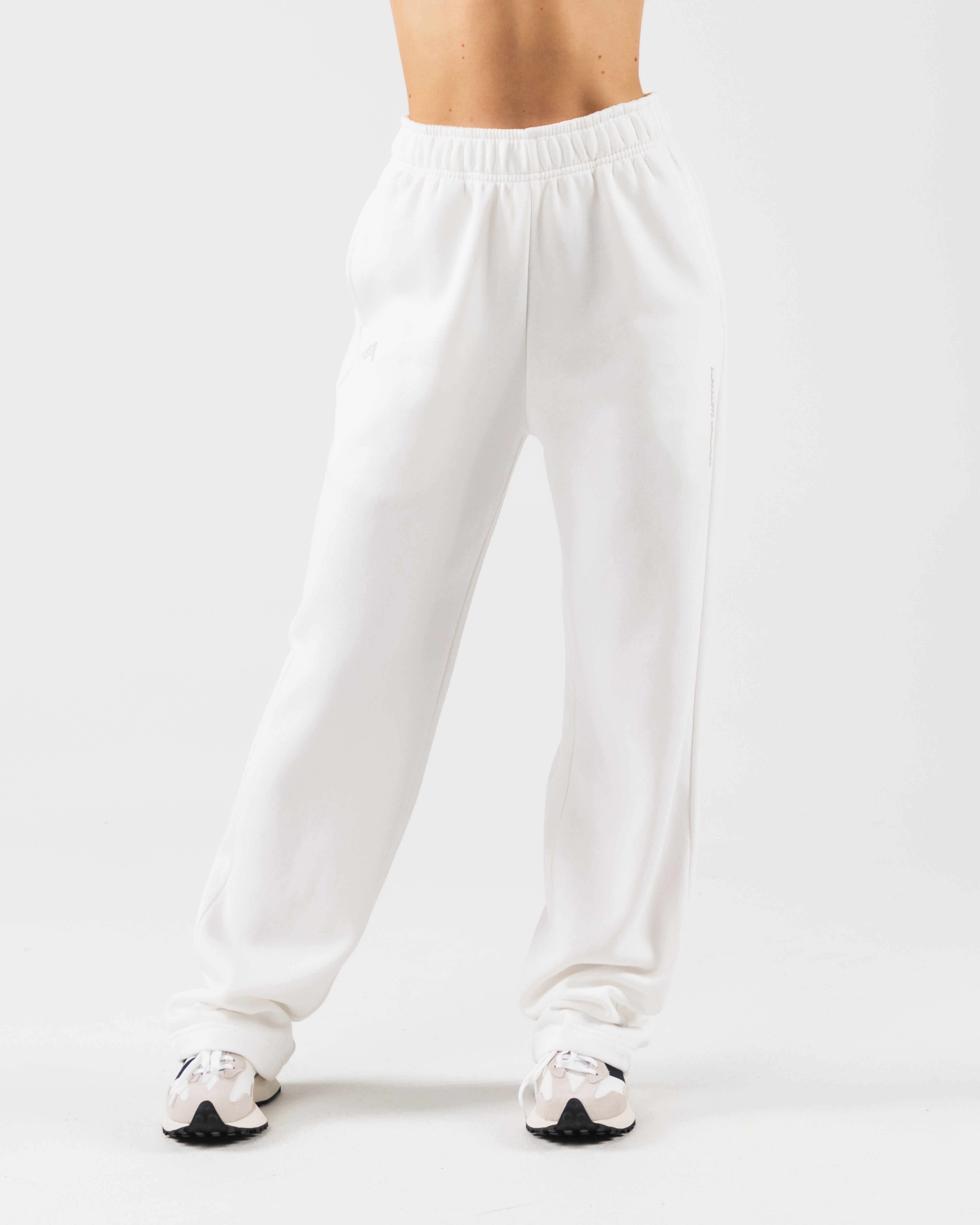 ALPHALETE BN Joggers Size M - White, Women's Fashion, Activewear on  Carousell