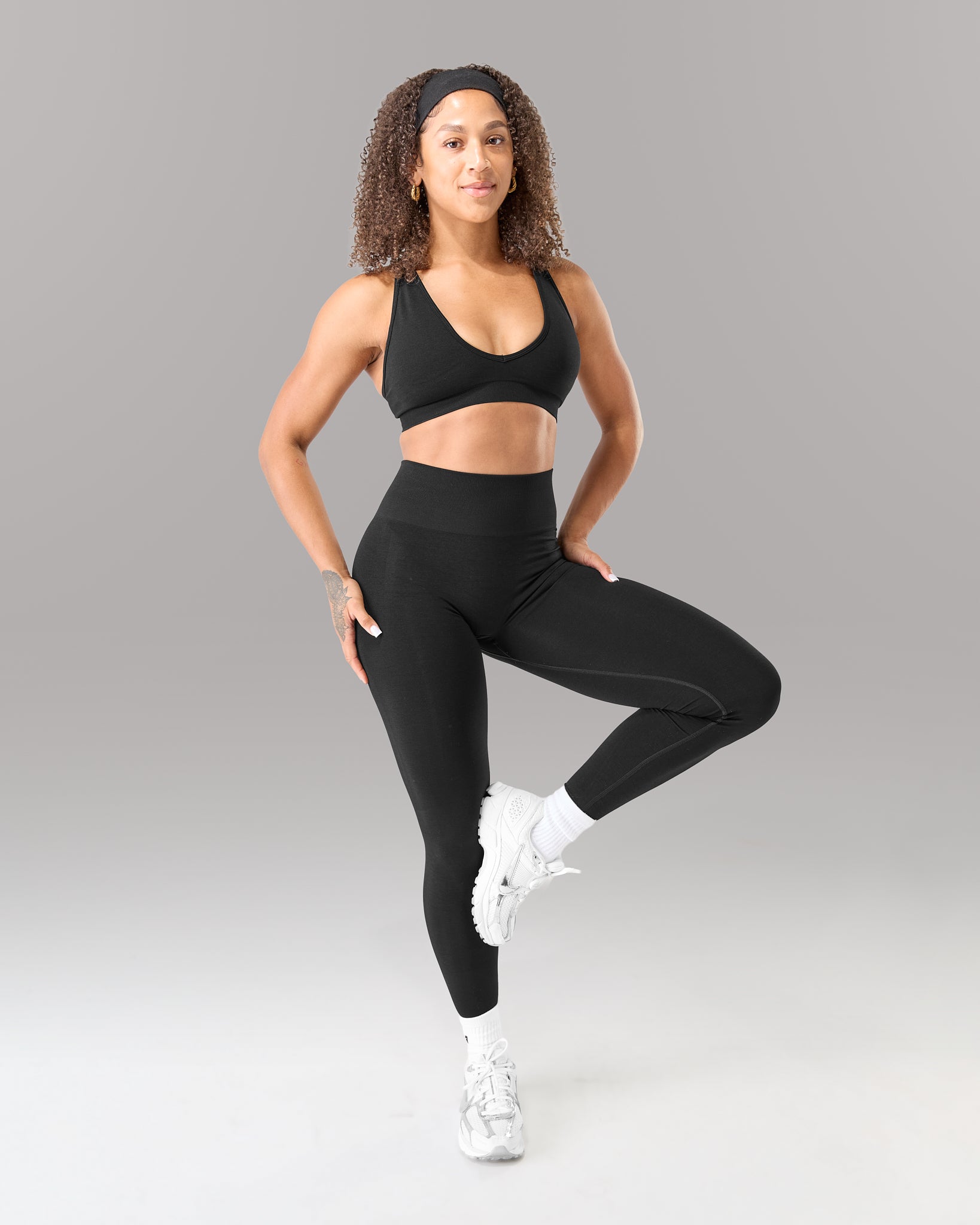 Amplify Ultra-High Rise Legging - Black – Alphalete Athletics
