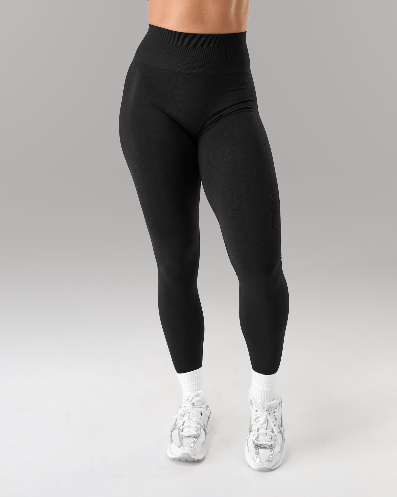 ALPHALETE Amplifyレギンス Amplify Ultra-High Rise Legging - Black – Alphalete Athletics