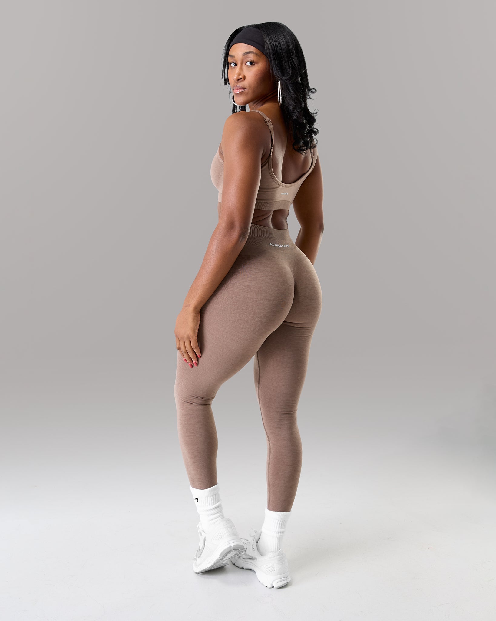 Amplify Ultra-High Rise Legging - Mocha – Alphalete Athletics