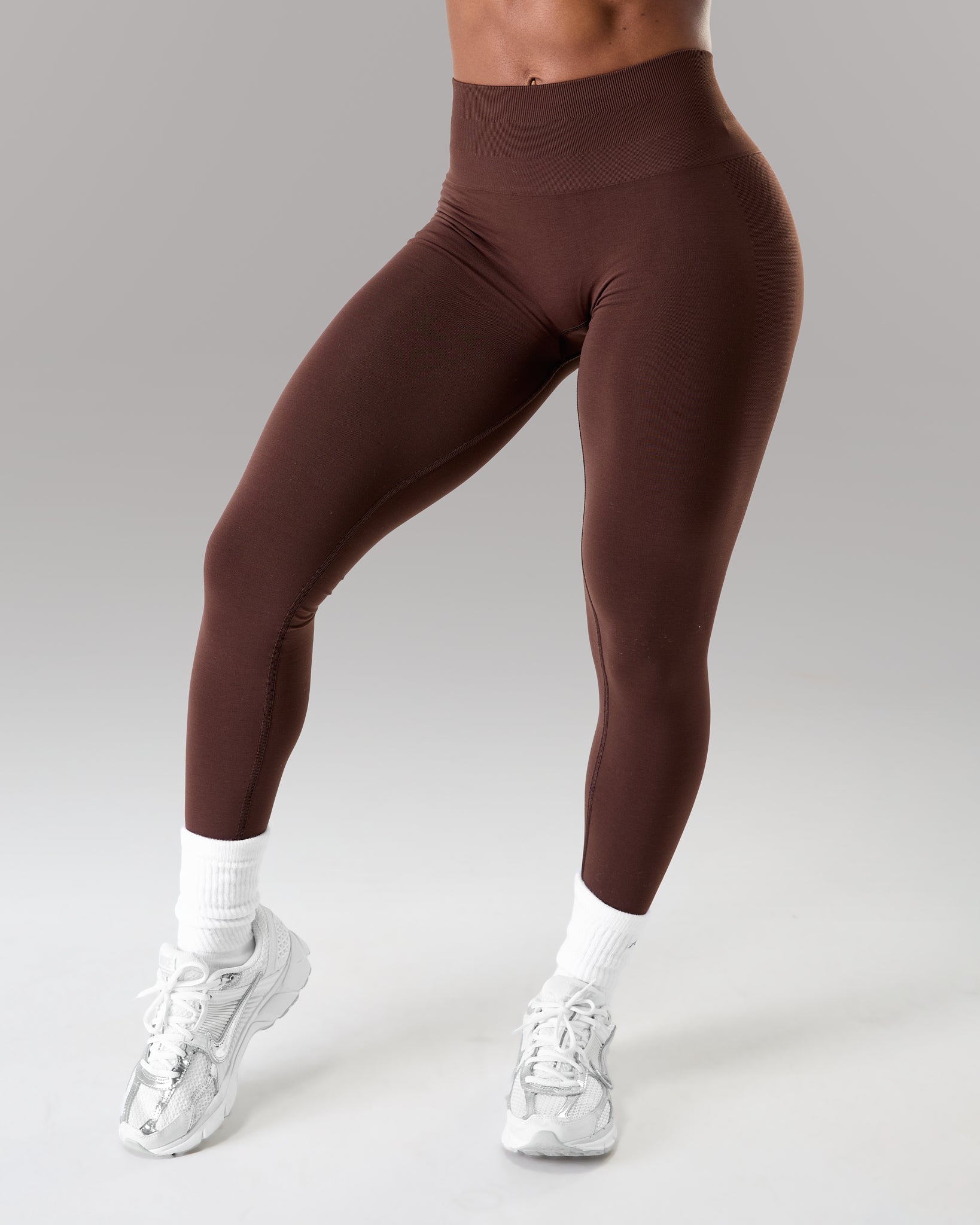 Amplify Mid Rise Legging - Espresso – Alphalete Athletics