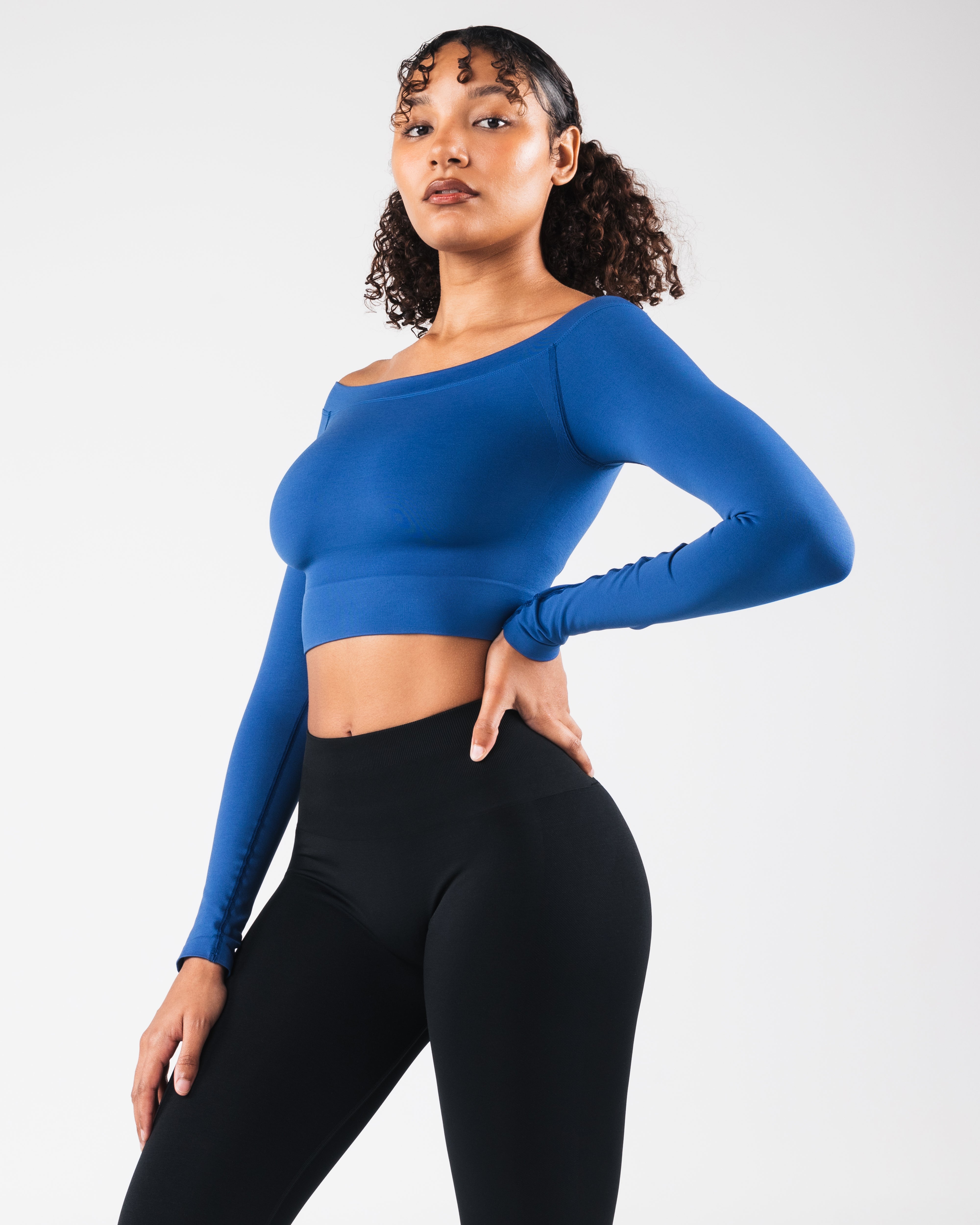 ALPHALETE Amplifyレギンス Amplify Mid Rise Legging - Black Matter – Alphalete Athletics