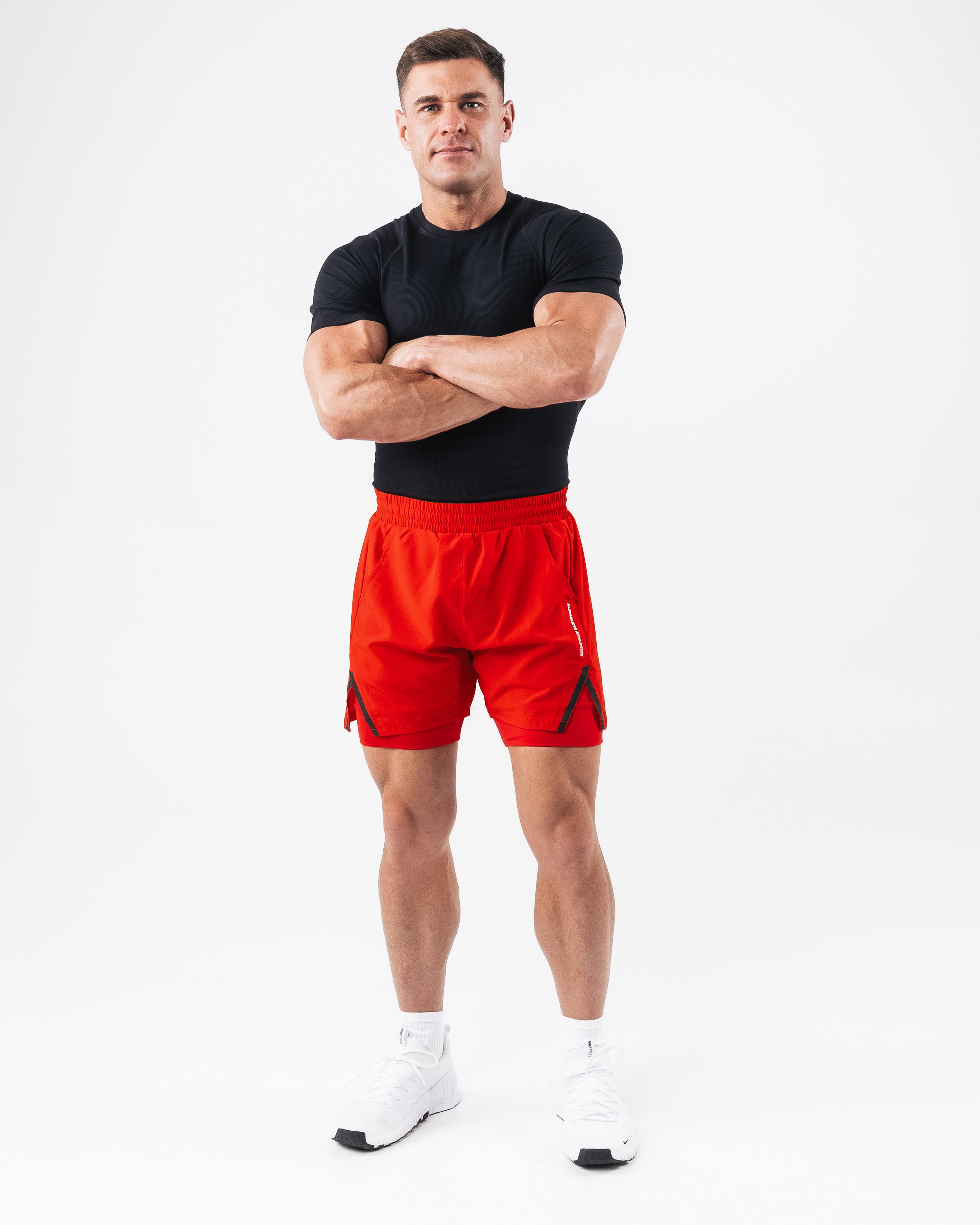 ALPHA LITE ATHLETICS フィジークショートパンツ 赤黒 Infinity Short - Formula Red – Alphalete Athletics