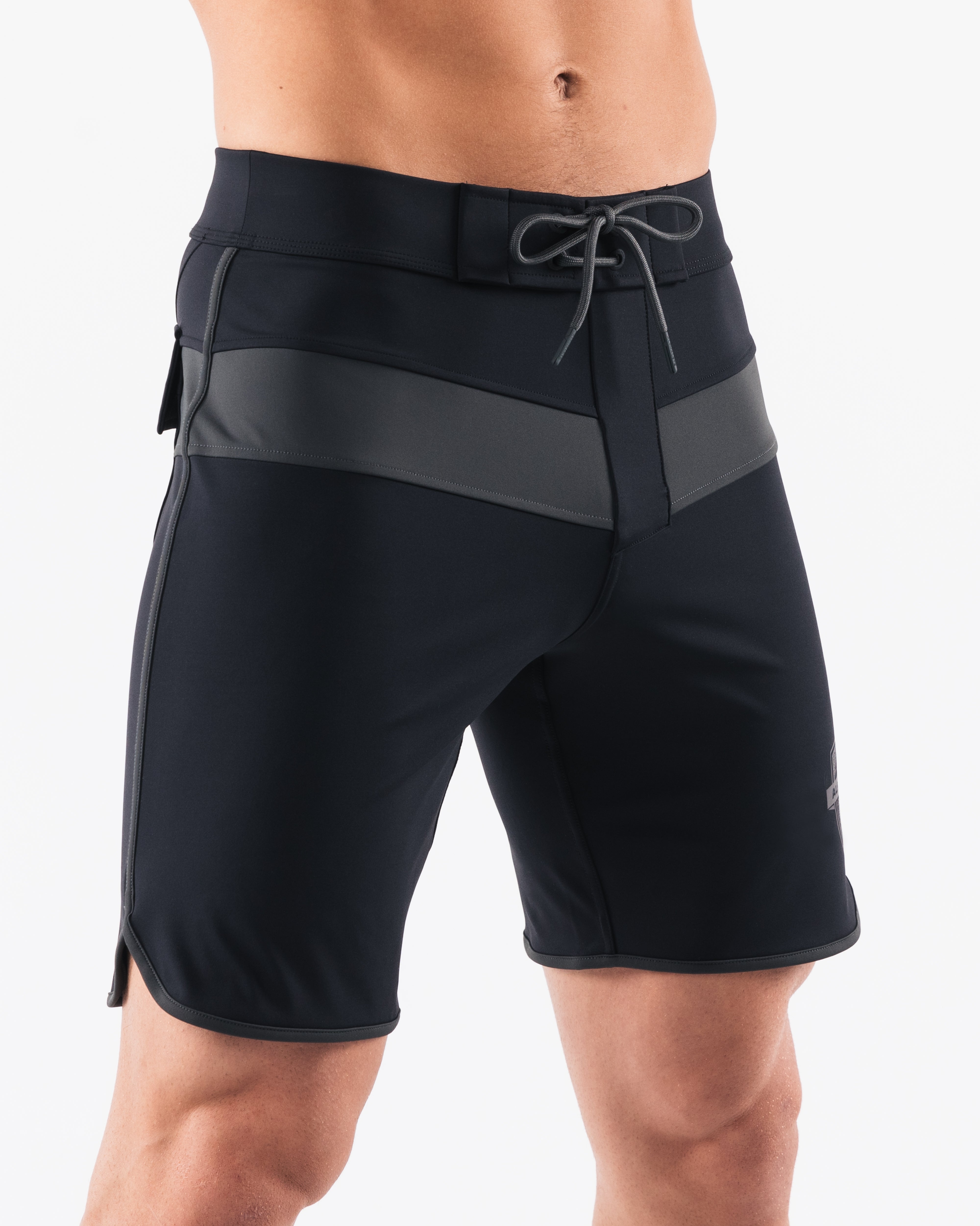 Alphalete タイタン ボードショーツ 27 Titan Boardshort - Shadow Black – Alphalete Athletics